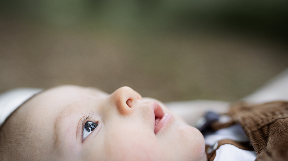 Gros plan visage bébé